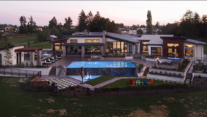 Luxurious Modern Mansion with Pool